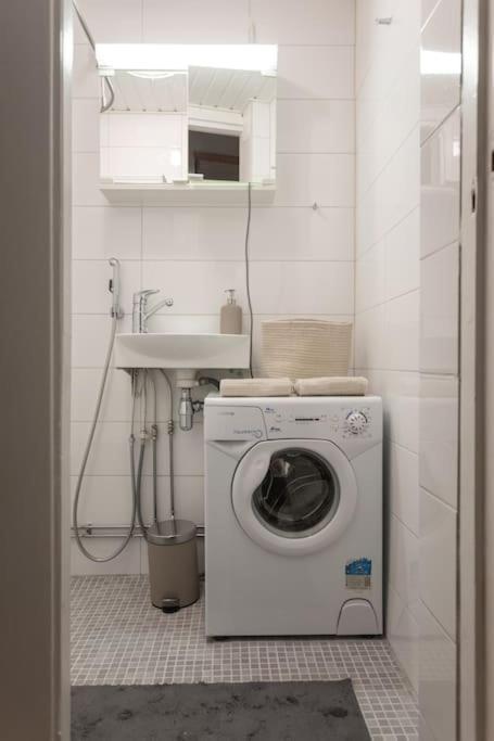 Kodikas Huoneisto Helsingin Keskustassa Apartamento Helsinki Exterior foto